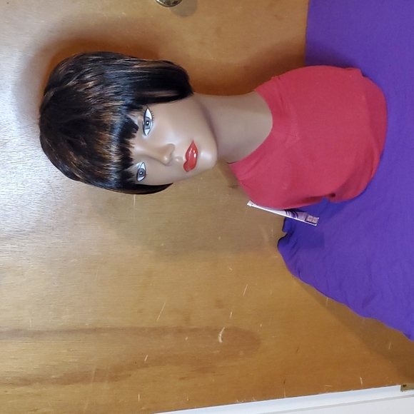 Short Black / Brown Wig With Bang - Picture 3 of 4
